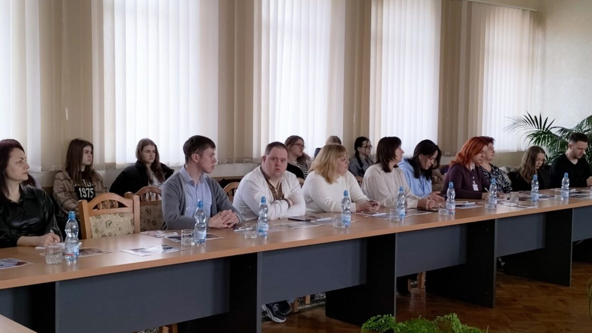 Круглий стіл “Покликані до життя у повноті” обговорив проблеми молоді з ментальними та комплексними порушеннями