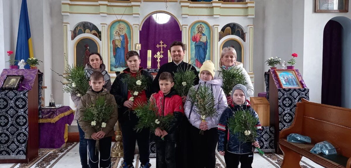 Традиція складання та освячення вербових гілочок: символ Вербної неділі