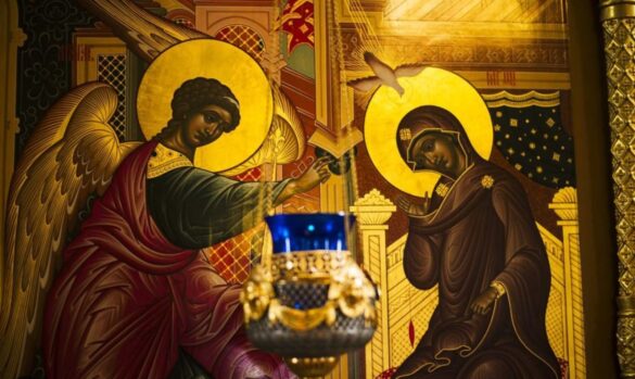 Молитва до Пресвятої Богородиці: засіб звернення до Бога через проміжництво Матері Божої.