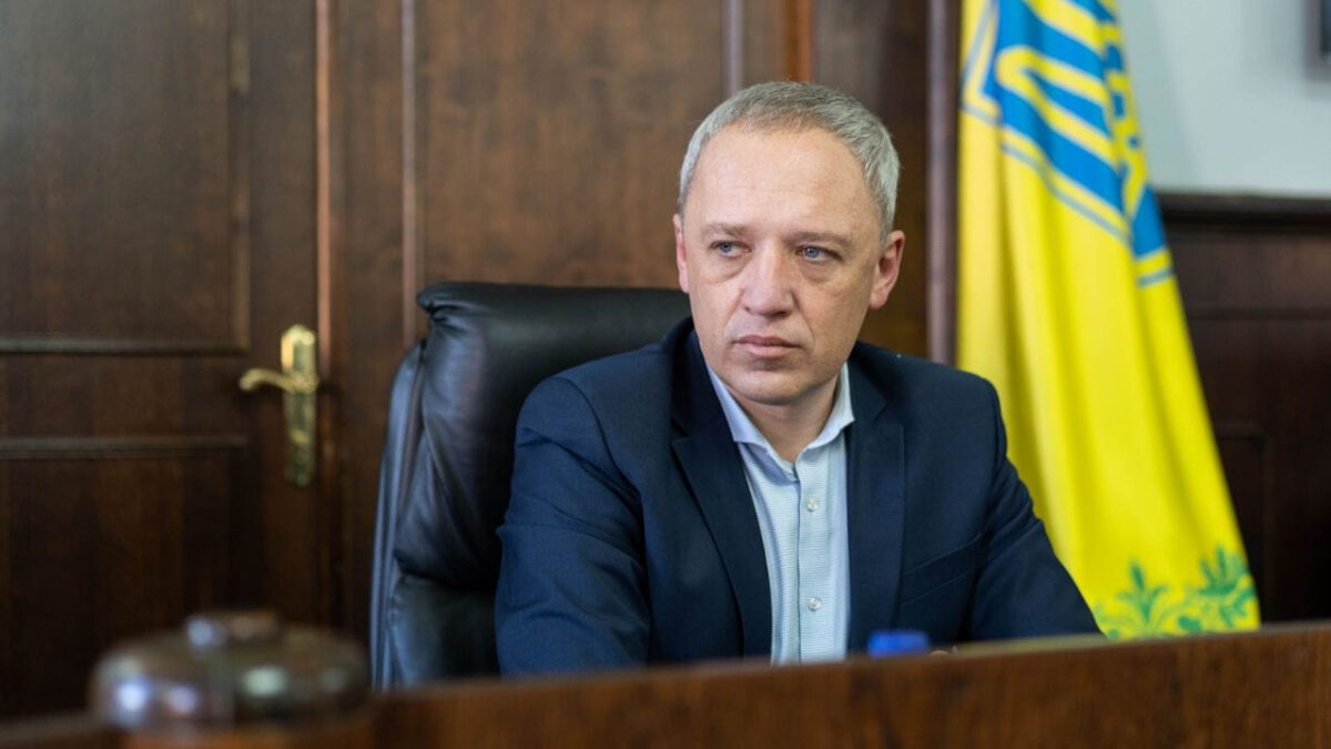 Міська рада Чернівців розглядає можливість забирати землю від церков, що не платять за її користування відповідно до закону України – заява міського голови.