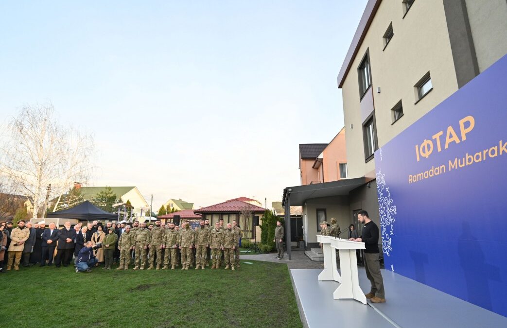 Президент: Сьогодні ми започатковуємо традицію іфтару на офіційному рівні і цим стверджуємо, що Україна цінує кожну спільноту