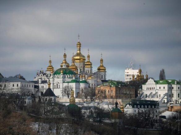 Слідчі Печерського управління поліції оглянуть будівлі Києво-Печерської лаври: причини та наслідки
