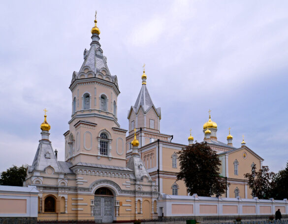 Проблема підпорядкування Московському патріархату як наслідок державної атеїзації та її вплив на незалежність України