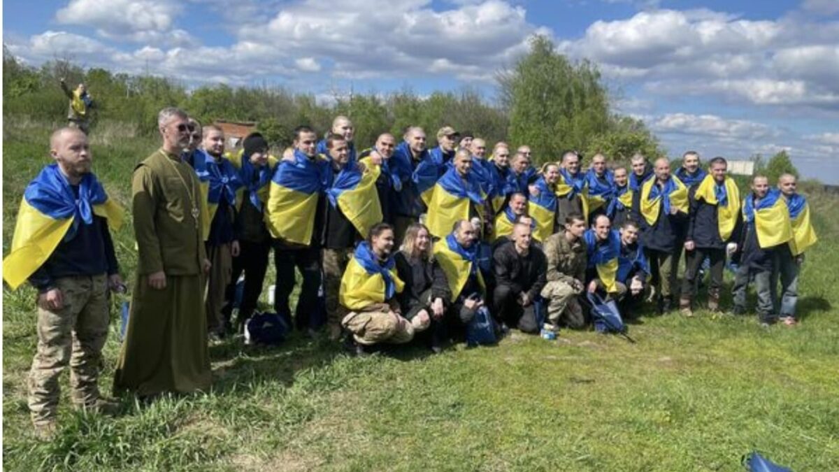 Звільнено 45 захисників України з підрозділу “Азов”: обмін полоненими за участю відомств та допомога з реінтеграції