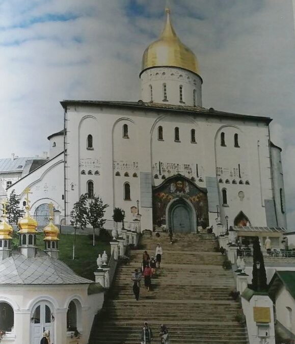 Троїцькі Храми: Витоки, Символіка та Краса Святого Дня Трійці
