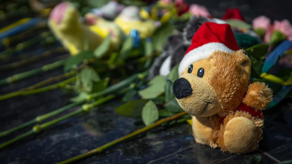 Помолились за невинно вбитих дітей: спільнота вірних згадує жертв війни