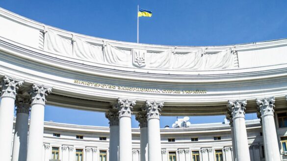 МЗС України заявляє про неінформування уряду та вимагає доступу до українських громадян