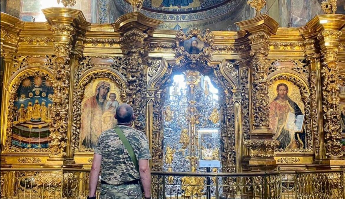 Молитва Воїна: Символ Надії та Мужності