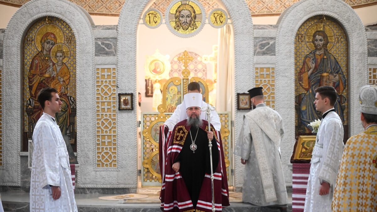 Блаженнійший Митрополит Епіфаній звершив Божественну літургію у Спасо-Преображенському соборі