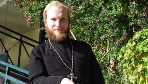 В РПЦ протиставляють Фанару "пропаганду" при відновленні священника
