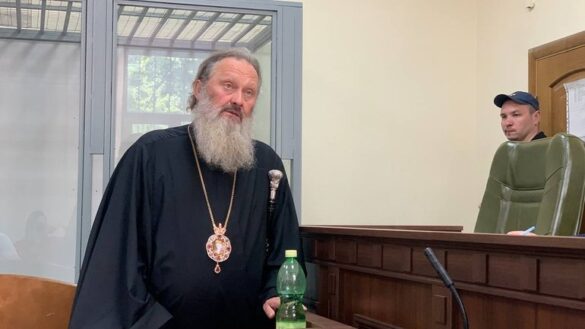 «Мені сказали, що якщо я не буду виступати проти Епіфанія і підтримаю перехід монахів Лаври до ПЦУ, всі справи щодо мене будуть закриті», – сказав митрополит Павло Лебідь на суді.