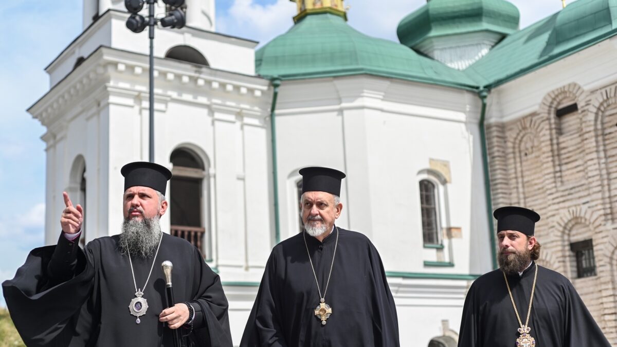 Представник Вселенського Патріарха митрополит Еммануїл прибув до України