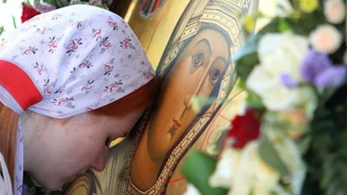 Святий Косьма та Ікона “Ενωτικός”: Історія Вислуховувачки Божої Матері