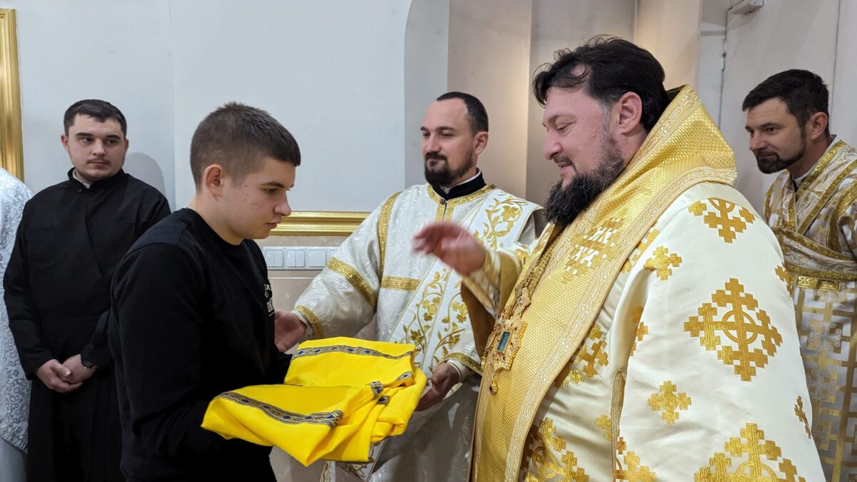 Мистецтво Благословіння: Традиції Святого Обряду Стихарів у Церковній Практиці
