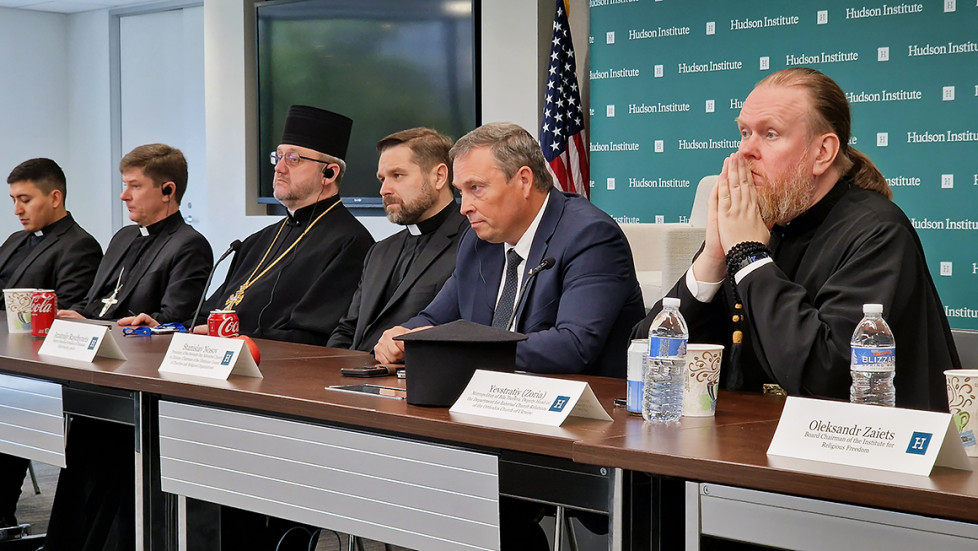 Релігійна свобода в Україні під війною: ситуація та відстоювання