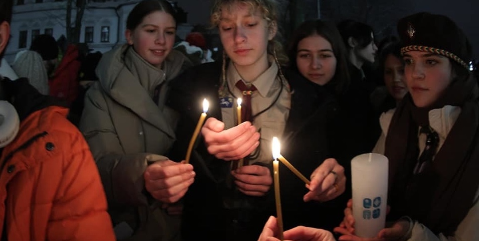 Передача Вифлеємського Вогню українським воїнам: символ добра і єдності