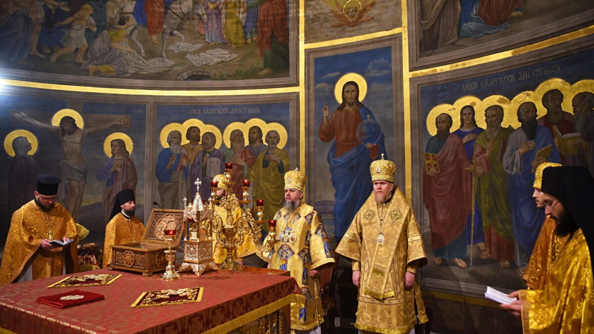 Благословенна Літургія: Митрополит Епіфаній очолив службу у Свято-Михайлівському Золотоверхому соборі