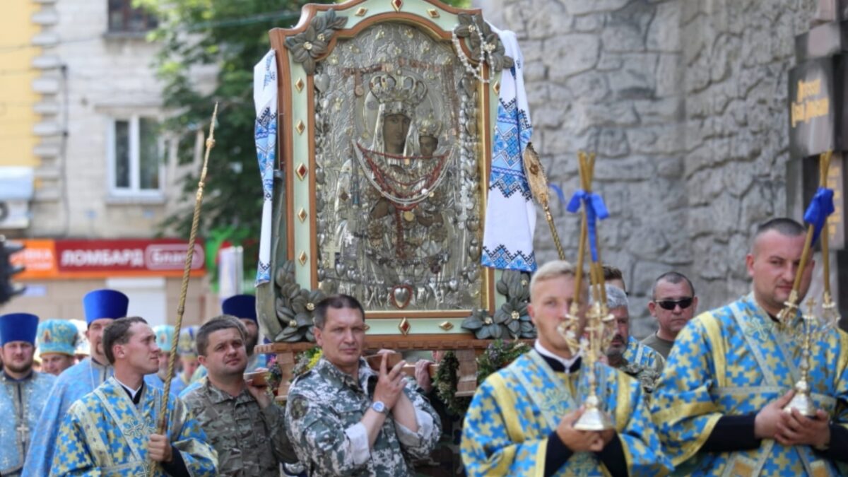 Молитва в Часи Небезпеки: Спільна Молитва та Сподівання у Час Ракетних Обстрілів України