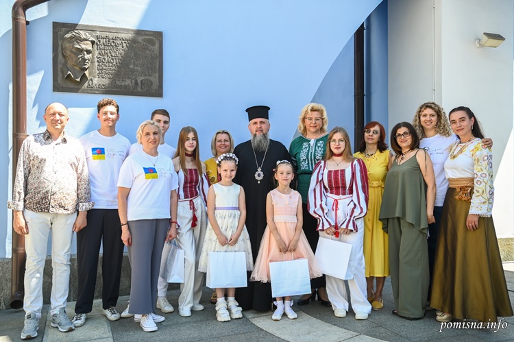 Митрополит Епіфаній на відкритті виставки у Свято-Михайлівському монастирі: дитячі мрії про перемогу і мир