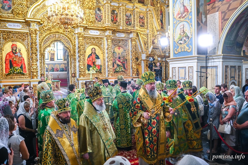 Митрополит Епіфаній очолив Літургію на День Святої Трійці у Києво-Печерській лаврі