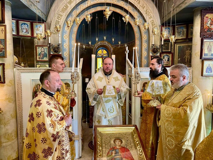 Парафія Св. Георгія у Дніпрі святкує перше богослужіння у ПЦУ з митрополитом Симеоном