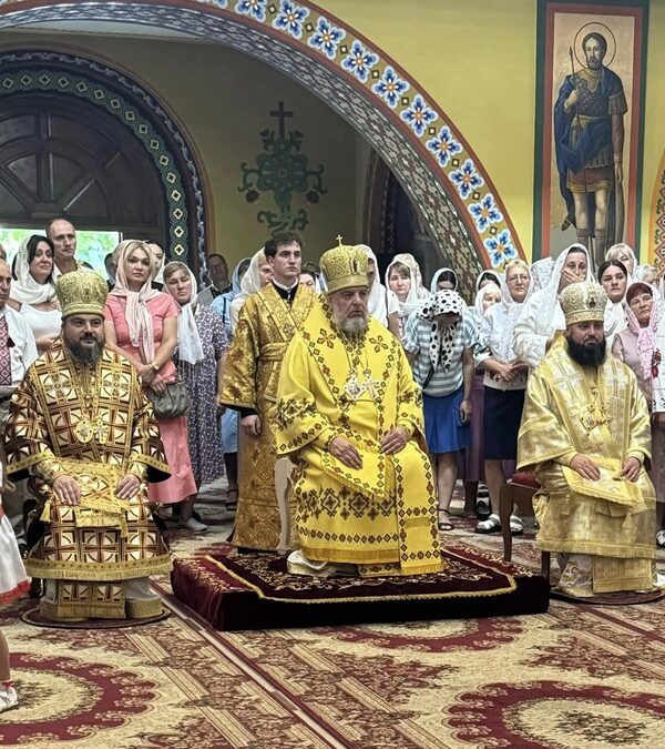 Святкове богослужіння з освяченням розпису нового храму у Лужанах