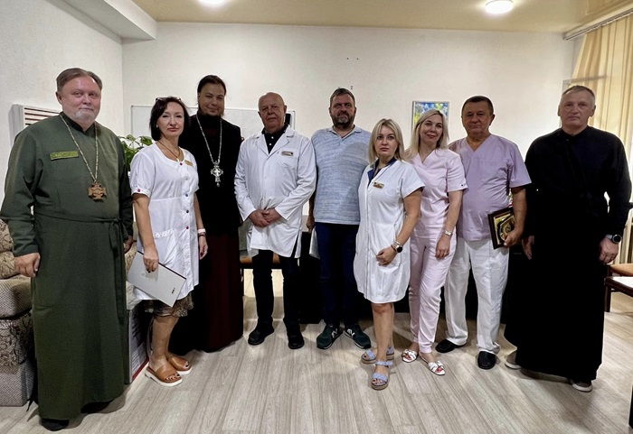 Військові капелани привітали медичних працівників Нікополя