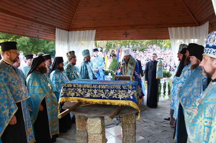 Особливе богослужіння на Успіння: Погребіння Плащаниці Божої Матері