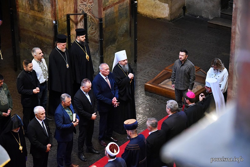 Міжконфесійний захід у Софії Київській: Митрополит Епіфаній разом з президентом Зеленським молилися за Україну