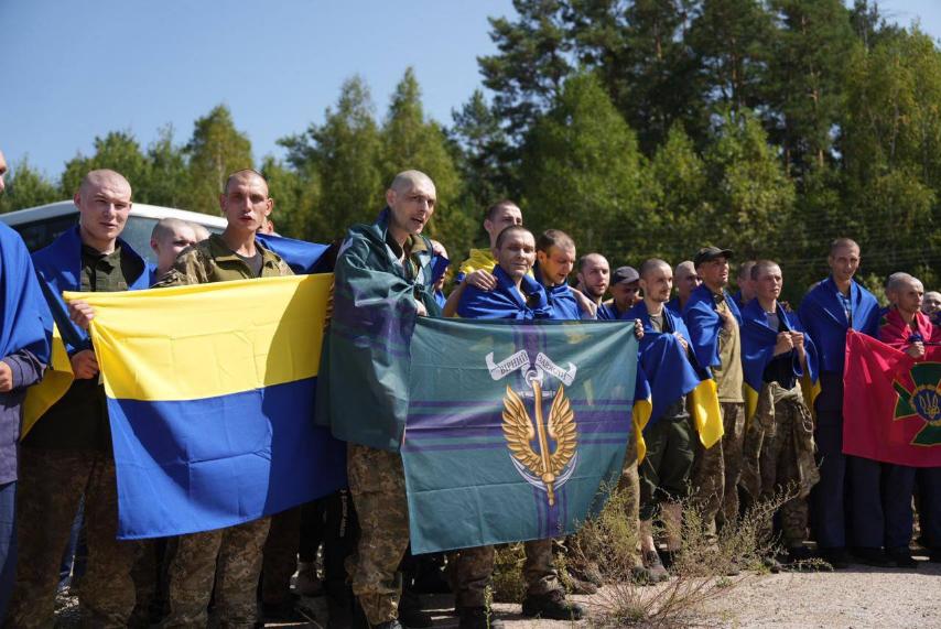 Захисники Маріуполя, «Азовсталі» та інших регіонів повернулися з полону у День Незалежності