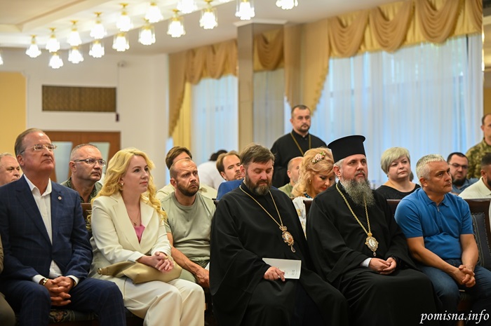Митрополит Епіфаній відвідав поранених захисників в Одесі та передав медичне обладнання