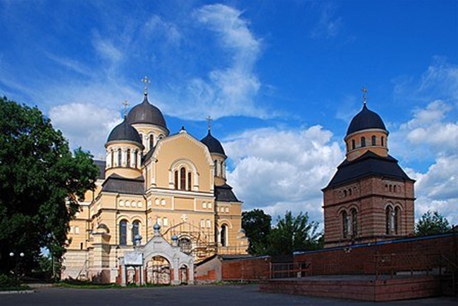 Велична історія Свято-Троїцького собору: від заборон до реконструкції