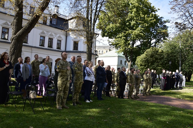Капелани на захисті армії: урочистий випуск у Києві завершив курс підвищення кваліфікації