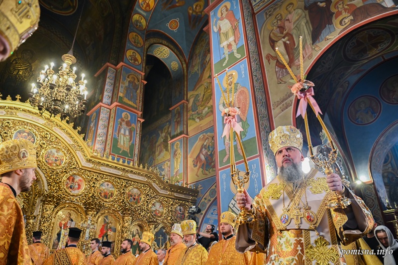 Митрополит Епіфаній очолив літургію у Свято-Михайлівському соборі: молитви за Україну і воїнів