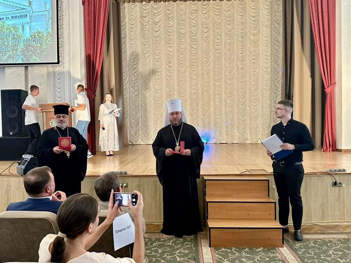 Ювілей Університету митної справи і фінансів: митрополит Симеон благословив викладачів та студентів