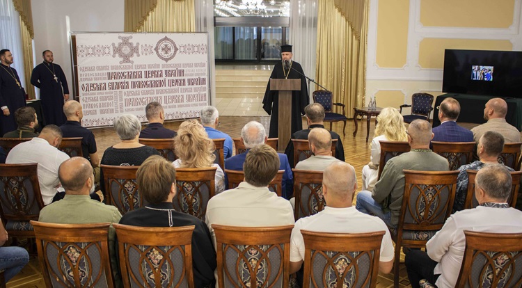 Церковні відзнаки для політиків: Митрополит Епіфаній нагородив членів партії «Батьківщина»