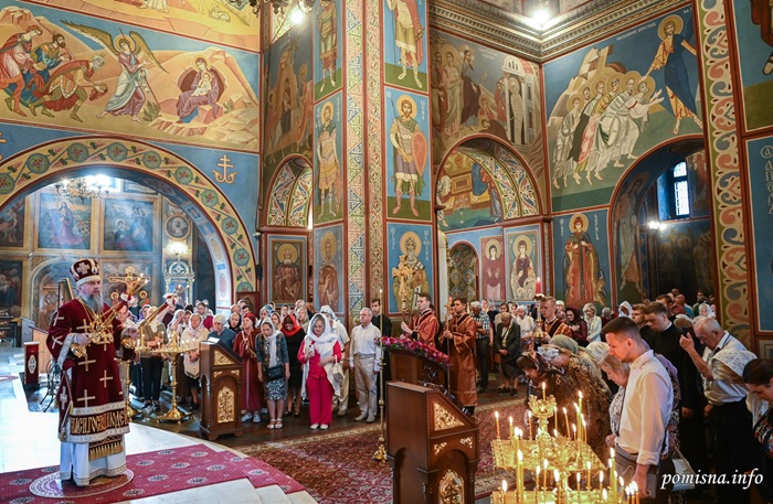 Воздвиження Хреста Господнього: Митрополит Епіфаній очолив літургію та освятив автомобіль для воїнів