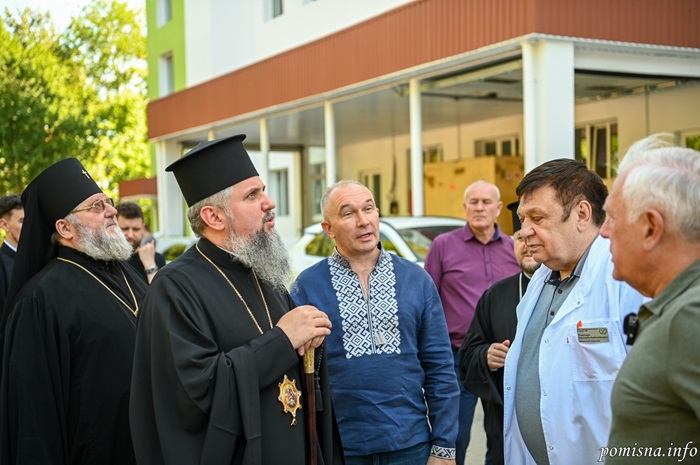 Митрополит Епіфаній нагородив медиків Тростянця за віддану працю