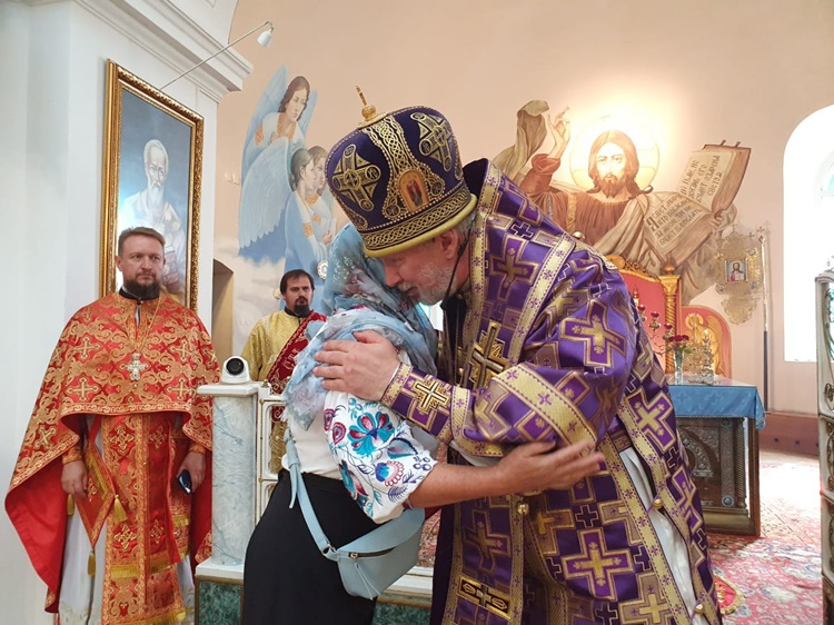Волонтерка з Олешок Світлана Русин отримала церковну відзнаку в Херсоні