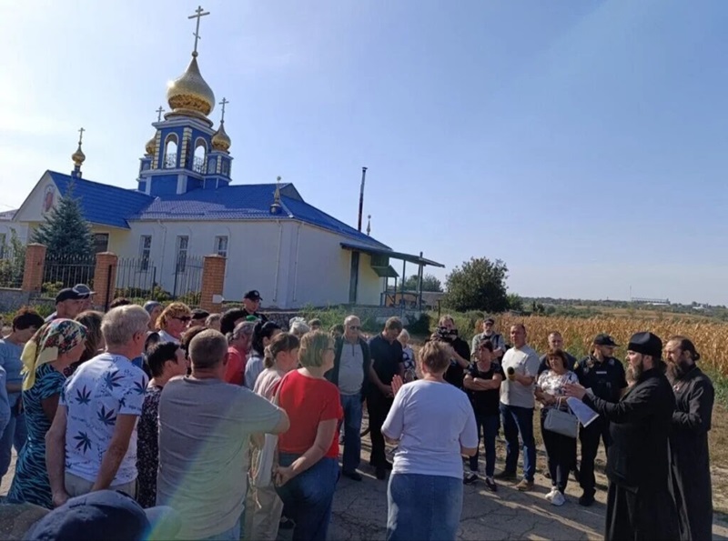 У Куколівці громада вирішила перейти до ПЦУ: ключі від храму передані старості села