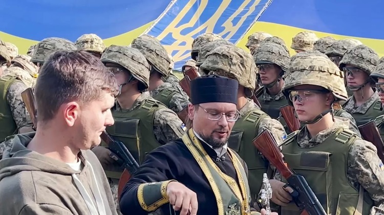 Курсанти ХНУПС присягнули на вірність Україні під благословенням капелана