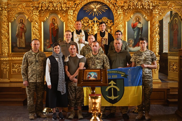 Хрещення у військовому храмі Києво-Печерської лаври: духовне відродження для українських героїв