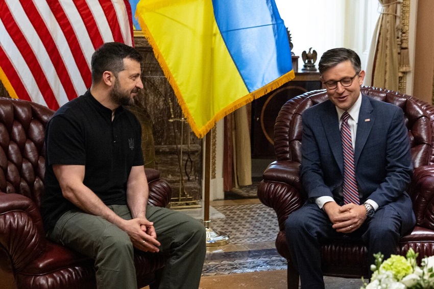 Поки Трамп нависає, Україна звертається до своїх євангелістів, щоб залицятися до республіканців