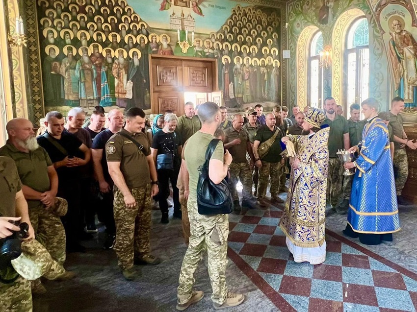 Єпископ Авраамій: Православна Церква України зміцнює бойовий дух захисників на передовій