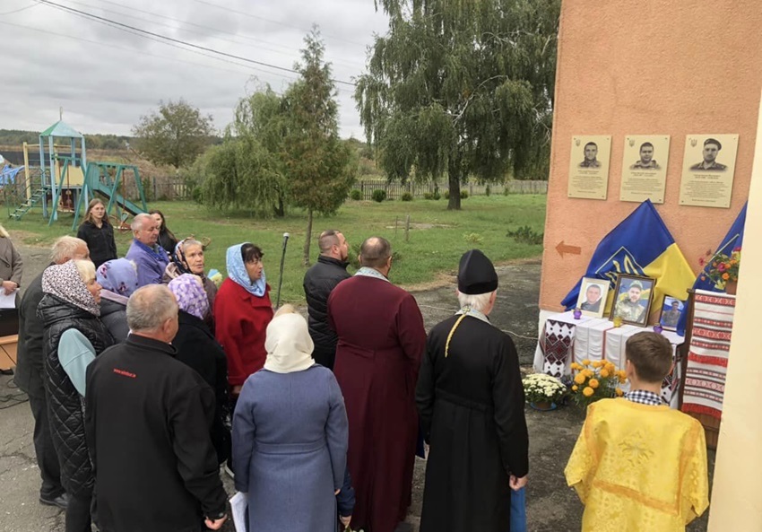 Освячено пам’ятні дошки загиблим воїнам у Волинській єпархії ПЦУ