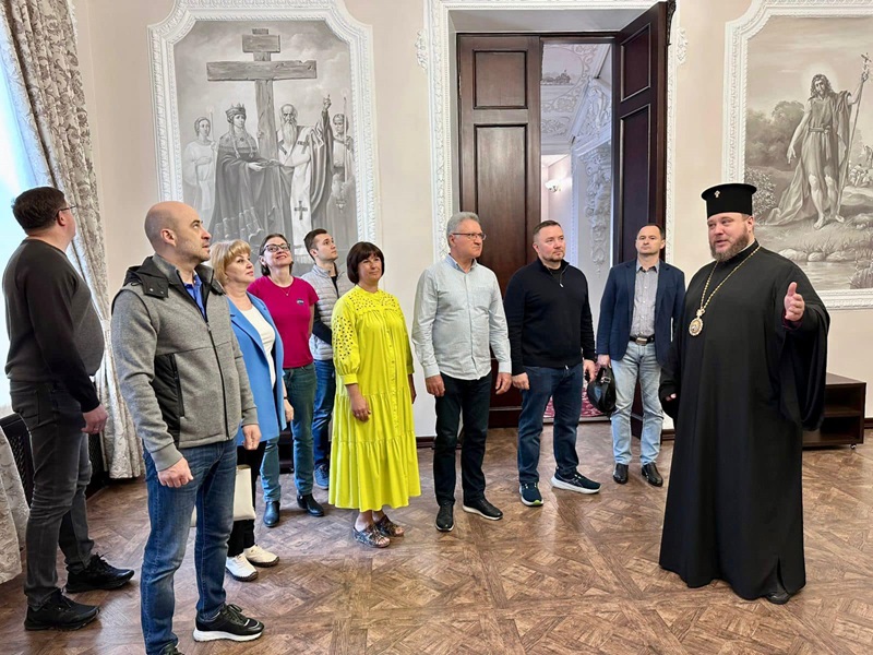 Народні депутати відвідали Дніпровську єпархію: молитва за захисників та обговорення важливих питань