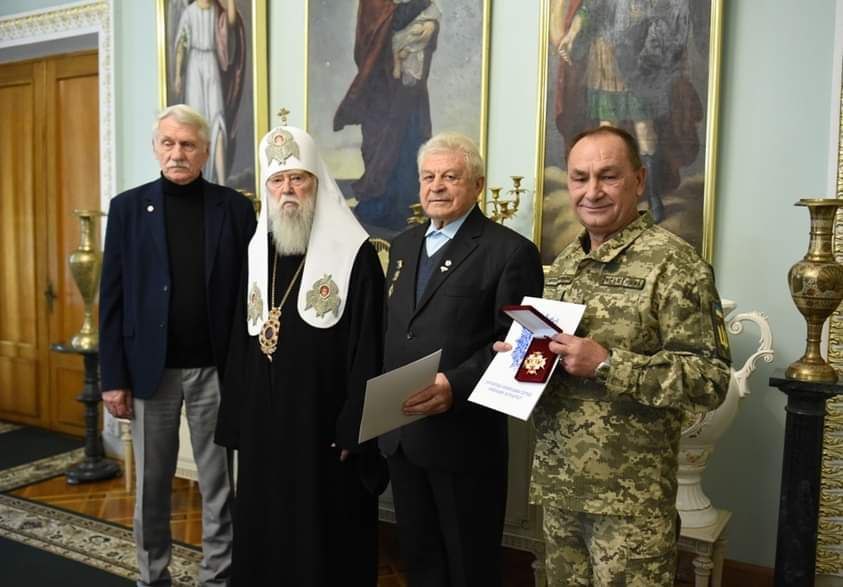 Патріарх Філарет зустрівся з військовими та нагородив їх церковними відзнаками