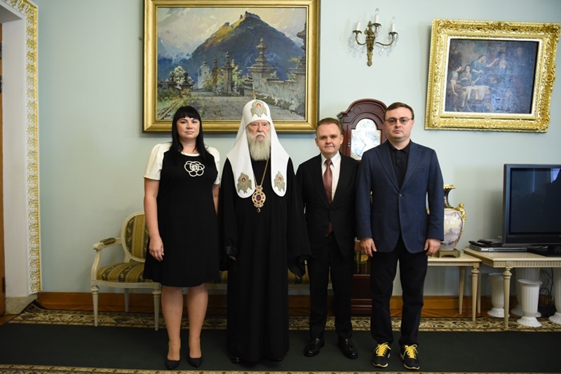 Патріарх Філарет нагородив народних депутатів за їхню підтримку Української держави