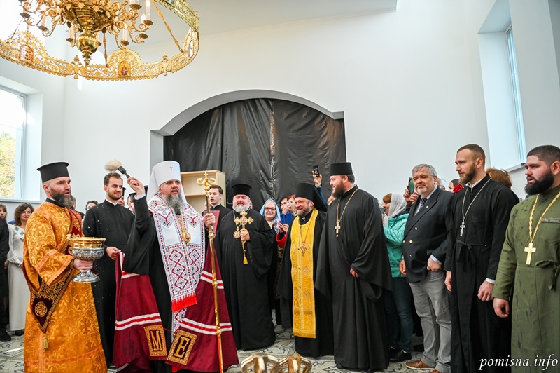 Митрополит Епіфаній освятив дзвони і хрести Свято-Миколаївського монастиря на Харківщині