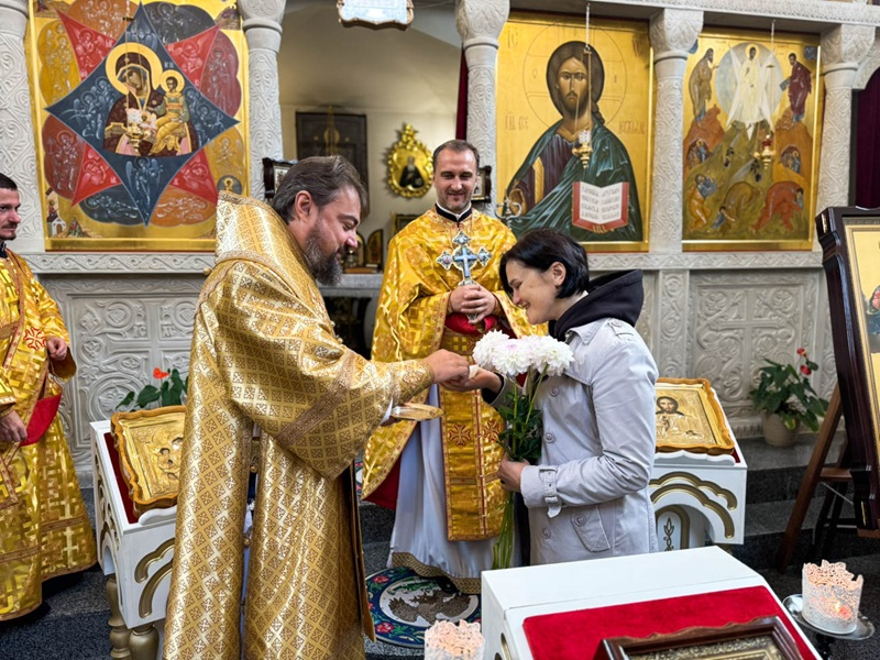 Митрополит Олександр відслужив літургію з молитвами за захисників України у храмі святителя Нектарія
